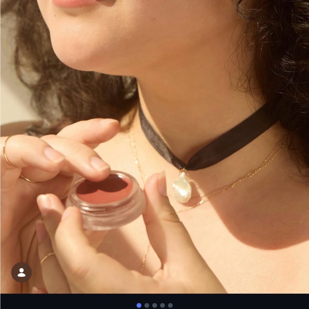 Catbird x RMS iridescent keshi pearl charm in black silk ribbon - Picture 5 of 6